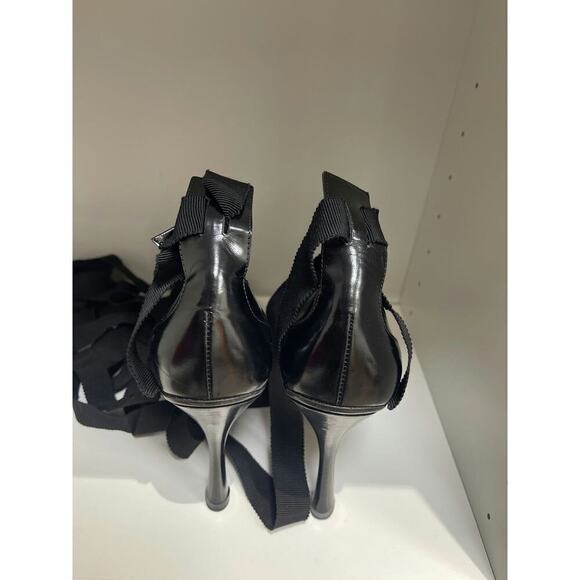 Gucci Black Patent Leather Heels with Ribbon Straps, Size 6.5 - Picture 3 of 4